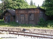Dřevěné kůlny na nádraží