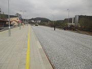 Fotografie z 11. dubna 2016 zachycuje rekonstrukci stanice ve 3. etapě. Vidět je příprava železničního spodku pro pokládku kolejí č. 1, 3 a 5. Vpravo jsou patrné pozůstatky vlečky bývalé teplárny, která byla v rámci rekonstrukce stanice zrušena.