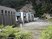 14. srpna 2002 došlo na vranské přehradě k vyrovnání hladiny nad a pod přehradou. Voda volně protéká pod zdviženými jezy. Dalšího dne již dochází k poklesu hladiny, což ve Vraném podnítilo přípravy na budoucí likvidaci následků povodně.