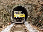 Oprava kolej v tunelu Jlovsk I