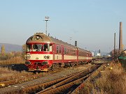 Na sn�mku z 30. ��jna 2009 proj�d� zku�ebn� souprava �elezni�n� stanic� Praha-Mod�any. Souprava je zlo�en� z ��dic�ho vozu 954.203, p��pojn�ho vozu 21-29 322 a motorov�ho vozu 854.006.