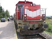 Čelo motorové lokomotivy 714.023, která se dne 8. srpna 2003 střetla na přejezdu u Nové Vsi pod Pleší s osobním automobilem Škoda Favorit.