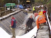 Snmek z 31. jna 2011 zachycuje pohled na obnaenou konstrukci kamennho viaduktu ampach. Na konstukci je poloena nov izolace a pipravuje se poloen novho trkovho loe.