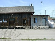 Dřevěné skladiště a zděná přístavba
