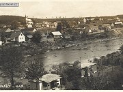 Sehnat historick pohlednice nebo fotografie z Chrstu nad Szavou je nadlidsk kol. Je to a pekvapiv, e zdej lokalita se na pohlednice pli vznamn nedostala. Zde zveejnn snmek nm alespo zachycuje celkov pohled na vesnici od eky Szavy. Nkde uprosted pohlednice za domy vede eleznin tra.