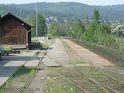 Snmek z 8. kvtna 2003 zachycuje kolejit eleznin stanice jen pr let ped jejm pomrn neekanm zruenm. Fotografie byla pozena z rampy u tneckho zhlav stanice.
