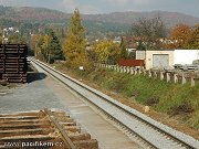 Nov postaven nstupit krhanick zastvky. Nstupit stoj v mstech, kde se dve nachzelo tneck zhlav krhanick stanice. Snmek z 28. jna 2007.