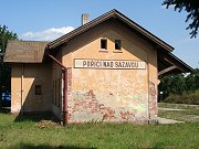 Budova zastávky ze západu