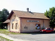 Budova zastávky z východní strany