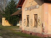 Jižní strana bývalé výpravní budovy