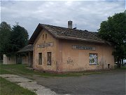 Zdevastovaná výpravní budova
