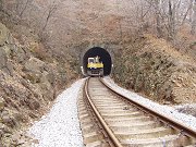 Oprava kolejí v tunelu Jílovský I