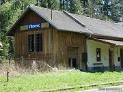 Dřevěná přístavna nádražní budovy