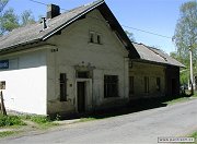 Nádražní budova od silnice